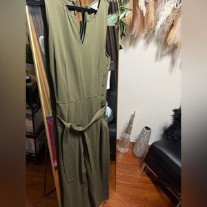 Liz Claiborne Olive Green Sleeveless jumpsuit with Tie